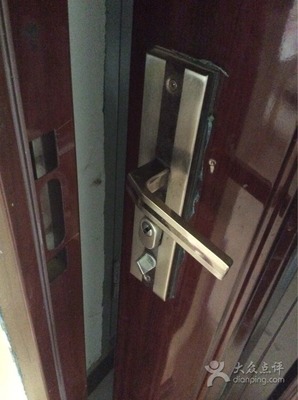 周师傅开换锁店